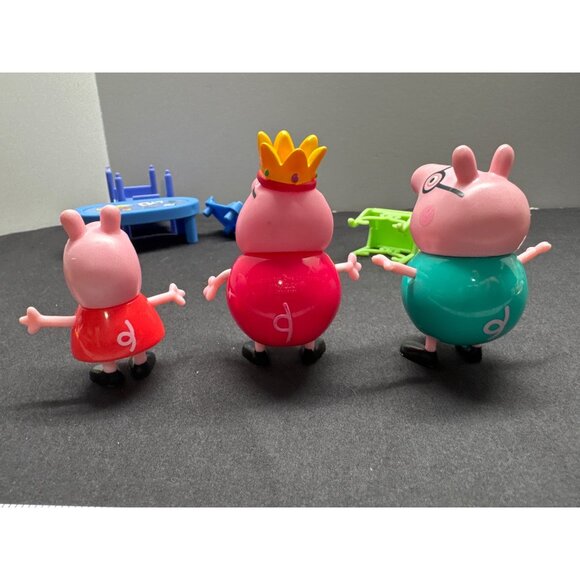 Peppa Pig Family & Friends Figurine Playset With Accessories - Picture 6 of 12